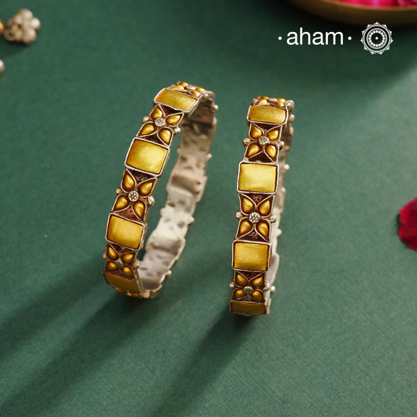 Enhance your style with the timeless elegance of the Dual Tone Silver Kada. Handcrafted by skilled karigars in Barmer, Rajasthan, this earring features traditional Bandhel work, where a thin sheet of hand beaten 22 carat gold is set on 92.5 silver using a unique wax setting technique. A classic representation of fine Indian craftsmanship.
Comes as a pair.