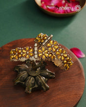 Enhance your style with the timeless elegance of the Dual Tone Silver Kadas. Handcrafted by skilled karigars in Barmer, Rajasthan, this earring features traditional Bandhel work, where a thin sheet of hand beaten 22 carat gold is fused with 92.5 silver and then set on 92.5 silver using a unique wax filling technique. A classic representation of Indian craftsmanship.
Comes as a pair.