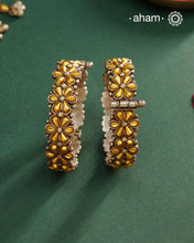 Enhance your style with the timeless elegance of the Dual Tone Silver Kadas. Handcrafted by skilled karigars in Barmer, Rajasthan, this earring features traditional Bandhel work, where a thin sheet of hand beaten 22 carat gold is fused with 92.5 silver and then set on 92.5 silver using a unique wax filling technique. A classic representation of Indian craftsmanship.
Comes as a pair.