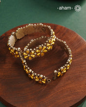 Enhance your style with the timeless elegance of the Dual Tone Silver Kadas. Handcrafted by skilled karigars in Barmer, Rajasthan, this earring features traditional Bandhel work, where a thin sheet of hand beaten 22 carat gold is fused with 92.5 silver and then set on 92.5 silver using a unique wax filling technique. A classic representation of Indian craftsmanship.
Comes as a pair.