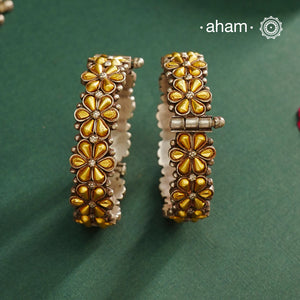 Enhance your style with the timeless elegance of the Dual Tone Silver Kadas. Handcrafted by skilled karigars in Barmer, Rajasthan, this earring features traditional Bandhel work, where a thin sheet of hand beaten 22 carat gold is fused with 92.5 silver and then set on 92.5 silver using a unique wax filling technique. A classic representation of Indian craftsmanship.
Comes as a pair.