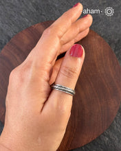 Handcrafted silver band ring in 92.5 silver. This one is a beautiful fidget ring where the center patterned portion rotates