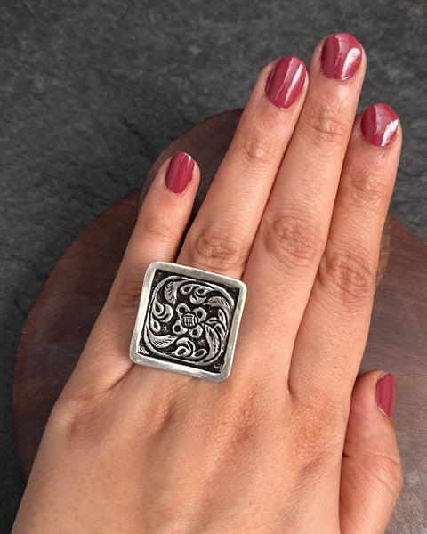 Handcrafted Mewad adjustable ring in 92.5 sterling silver with Chitai work