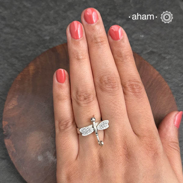 Adjustable Ring in 92.5 sterling silver.Perfect piece to add some glamour to your look.