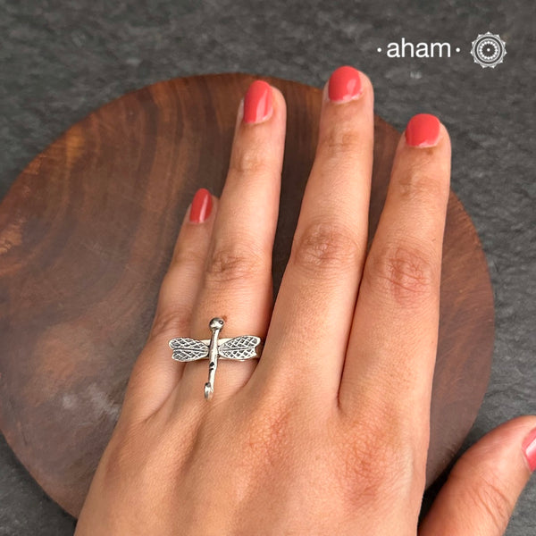 Adjustable Ring in 92.5 sterling silver.Perfect piece to add some glamour to your look.