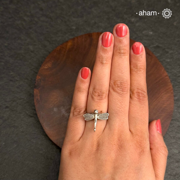 Adjustable Ring in 92.5 sterling silver with Flower stone setting.
Perfect piece to add some glamour to your look.