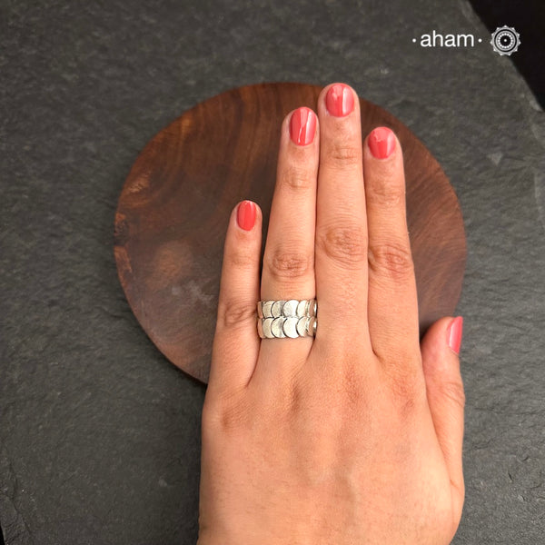 Adjustable Ring in 92.5 sterling silver.
Perfect piece to add some glamour to your look