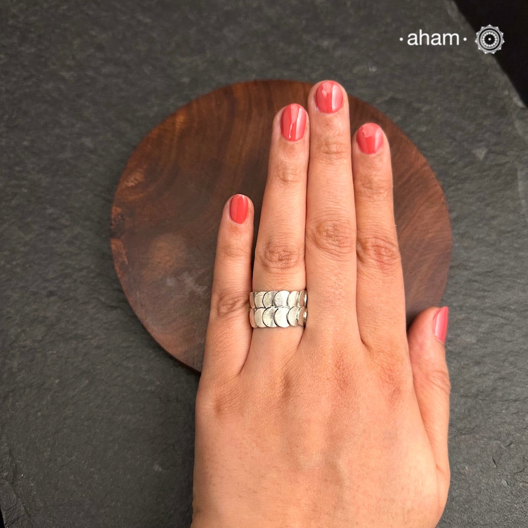 Adjustable Ring in 92.5 sterling silver.
Perfect piece to add some glamour to your look