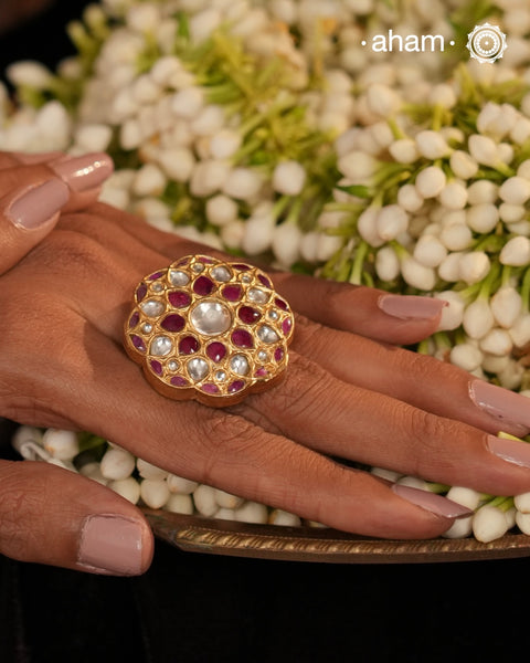 Festive gold polish adjustable ring handcrafted in silver with fine Kundan work. Perfect for special occasions and celebrations.&nbsp;