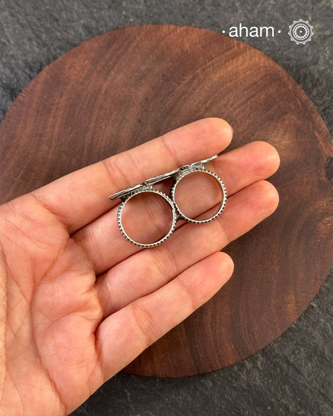 There is something so alluring about vintage tribal jewellery. They carry stories of the place and people they belong to. This beautiful vintage Tribal two finger silver ring from Rajasthan will be a great addition to your collection.
It may have slight irregularities because it is a one-of-a-kind vintage piece.