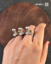 There is something so alluring about vintage tribal jewellery. They carry stories of the place and people they belong to. This beautiful vintage Tribal two finger silver ring from Rajasthan will be a great addition to your collection.
It may have slight irregularities because it is a one-of-a-kind vintage piece.