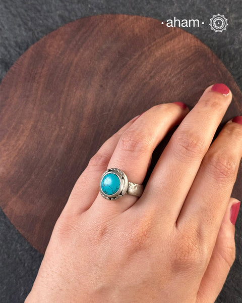 There is something so alluring about vintage tribal jewellery. They carry stories of the place and people they below to. This beautiful vintage Tribal silver ring from Rajasthan will be a great addition to your collection.&nbsp;Pair it up with some neutral colours to pop it out or blend it in with more colours, your choice.&nbsp;It may have slight irregularities because it is a one-of-a-kind vintage piece.