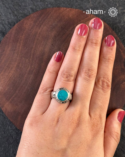 There is something so alluring about vintage tribal jewellery. They carry stories of the place and people they below to. This beautiful vintage Tribal silver ring from Rajasthan will be a great addition to your collection.&nbsp;Pair it up with some neutral colours to pop it out or blend it in with more colours, your choice.&nbsp;It may have slight irregularities because it is a one-of-a-kind vintage piece.