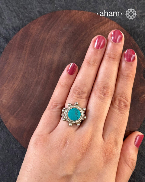 There is something so alluring about vintage tribal jewellery. They carry stories of the place and people they below to. This beautiful vintage Tribal silver ring from Rajasthan will be a great addition to your collection.&nbsp;Pair it up with some neutral colours to pop it out or blend it in with more colours, your choice.&nbsp;It may have slight irregularities because it is a one-of-a-kind vintage piece.