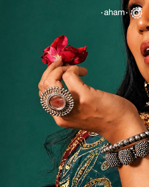 Introducing the Noori Two Tone Silver Cuff, a beautifully crafted open cuff in 92.5 silver featuring a two-tone braided band adorned with stunning green and pink kundan and parrot designs. Elevate your style with this unique and elegant piece, perfect for any occasion.

The price is for one piece kada only.