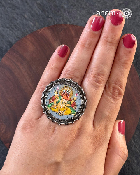 92.5 Sterling silver ring with an intricate hand painted Ganesha in vibrant colours.&nbsp;