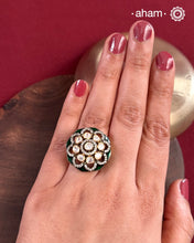 This exquisite ring features a dazzling moissanite center set within an elegant flower design, accented by deep green stones. Crafted from 92.5% sterling silver and enhanced with a refined gold polish, for a luxurious finish. Perfect for those seeking a sophisticated blend of classic craftsmanship and contemporary style.