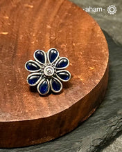 Silver Wired Nosepin for pierced noses.