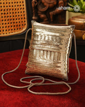Handwoven 92.5 sterling silver sling bag. Perfect for festive occasions.
Carry your accessories in style.