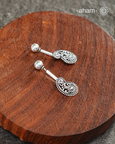92.5 silver crafted Bugadi. The design is one sided. Comes with paisley motif and silver ball top.
Bugudi in Karnataka.
Bugadi in Maharashtra.
Koppu in Tamil Nadu.

Is Worn in the Helix.

Please note the dimensions before you buy.
We do not allow any exchanges on account of size of the bugadi.