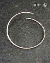 Handcrafted twist and wear leg kada. Lightweight anklet crafted in 92.5 sterling silver.