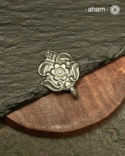 Clipon Silver Nosepin for non pierced noses.