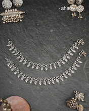 Dress your feet with these delicate and beautiful classic anklets. Crafted in silver with traditional artistry. Pair it with your anarkali, rajasthani jootis, and a potli bag to complete your look.