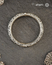 Silver Chitai Work Leg kada crafted in 92.5 silver
Price is for a single piece. And Not a pair