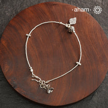 Versatile, fun, unmistakably you! Stunning silver anklet with little charms crafted in fine 92.5 silver. Dress your feet with these delicate and beautiful statement anklets.
The price is for a one piece