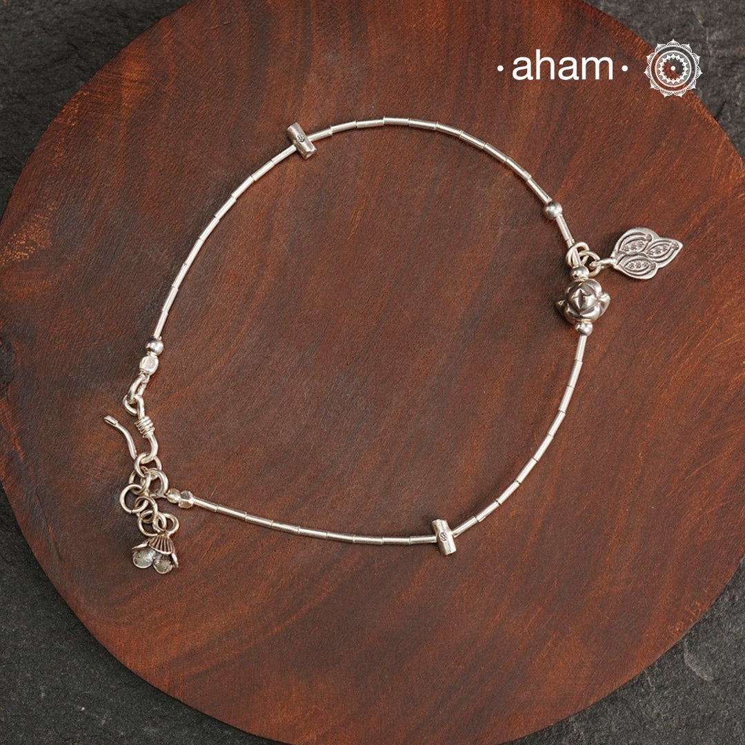 Versatile, fun, unmistakably you! Stunning silver anklet with little charms crafted in fine 92.5 silver. Dress your feet with these delicate and beautiful statement anklets.
The price is for a one piece