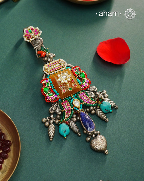 Challa/Juda/Chatka/ Guchha or waist key chains hold a special place in a woman’s trousseau, symbolizing tradition and elegance. The Noori Two Tone Silver Waist Key Ring features exquisite kundan work and carefully selected fine stones, all crafted in high-quality silver. This unique piece blends timeless craftsmanship with distinctive design, making it a meaningful accessory that complements your individuality.