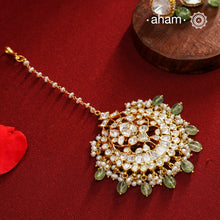 Crafted from 92.5% sterling silver with a fine gold polish finish, this maang tikka features brilliant moissanite stones that enhance its radiant appeal. Designed for enduring shine and elegance, it is an ideal accessory to complement your ensemble on special occasions.