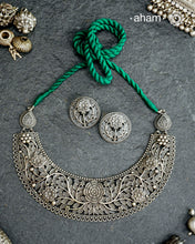 Handcrafted 92.5 sterling silver hasli and stud earrings set. Beautifully crafted with intricate workmanship.