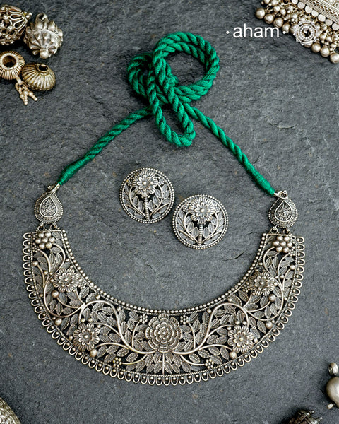 Handcrafted 92.5 sterling silver hasli and stud earrings set. Beautifully crafted with intricate workmanship.