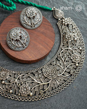 Handcrafted 92.5 sterling silver hasli and stud earrings set. Beautifully crafted with intricate workmanship.