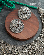 Handcrafted 92.5 sterling silver hasli and stud earrings set. Beautifully crafted with intricate workmanship.