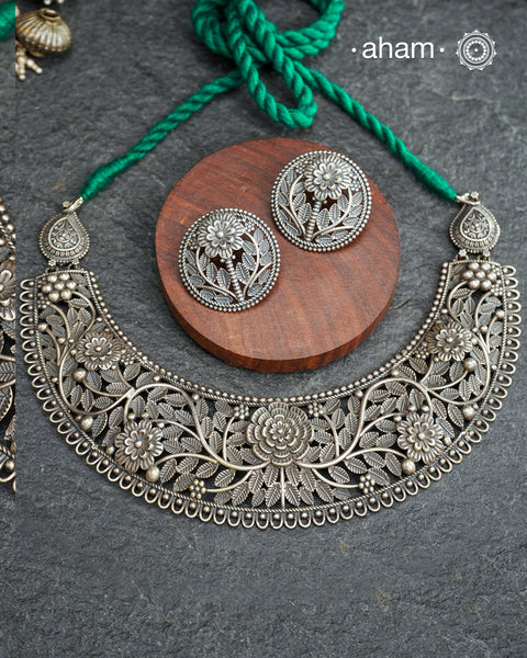 Handcrafted 92.5 sterling silver hasli and stud earrings set. Beautifully crafted with intricate workmanship.