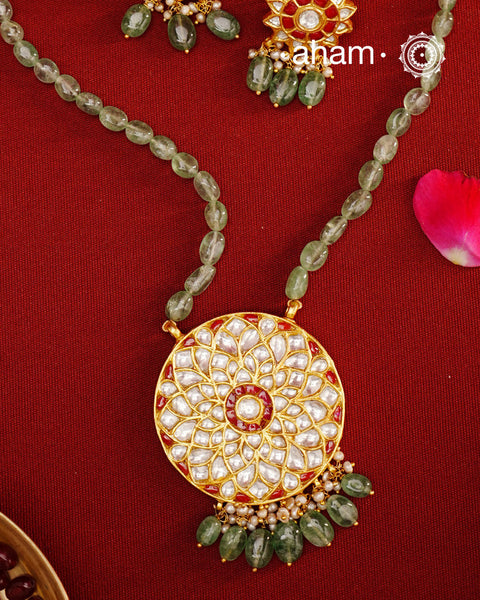 Exquisitely elegant, the heritage collection features traditional motifs and intricate kundan jadau work on gold-plated silver jewellery, a reflection of the rich culture of India. This collection is perfect for brides and bridesmaids.