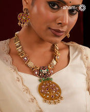 Exquisitely elegant, the heritage collection features traditional motifs and intricate kundan jadau work and stone inlay work on gold-plated silver jewellery, a reflection of the rich culture of India. This collection is perfect for brides for her special day.