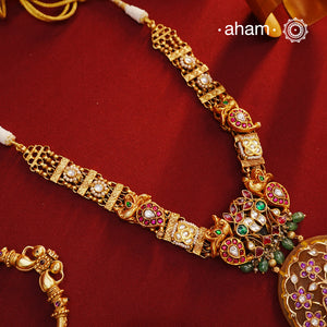 Exquisitely elegant, the heritage collection features traditional motifs and intricate kundan jadau work and stone inlay work on gold-plated silver jewellery, a reflection of the rich culture of India. This collection is perfect for brides for her special day.&nbsp;