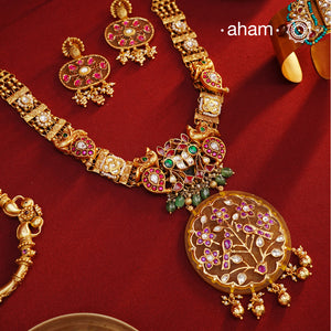 Exquisitely elegant, the heritage collection features traditional motifs and intricate kundan jadau work and stone inlay work on gold-plated silver jewellery, a reflection of the rich culture of India. This collection is perfect for brides for her special day.&nbsp;