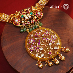 Exquisitely elegant, the heritage collection features traditional motifs and intricate kundan jadau work and stone inlay work on gold-plated silver jewellery, a reflection of the rich culture of India. This collection is perfect for brides for her special day.&nbsp;