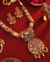 Exquisitely elegant, the heritage collection features traditional motifs and intricate kundan jadau work and stone inlay work on gold-plated silver jewellery, a reflection of the rich culture of India. This collection is perfect for brides for her special day.