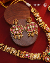 Exquisitely elegant, the heritage collection features traditional motifs and intricate kundan jadau work and stone inlay work on gold-plated silver jewellery, a reflection of the rich culture of India. This collection is perfect for brides for her special day.