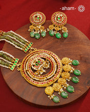 Exquisitely elegant, the heritage collection features traditional motifs and intricate kundan jadau work on gold-plated silver jewellery, a reflection of the rich culture of India. This collection is perfect for brides and bridesmaids.