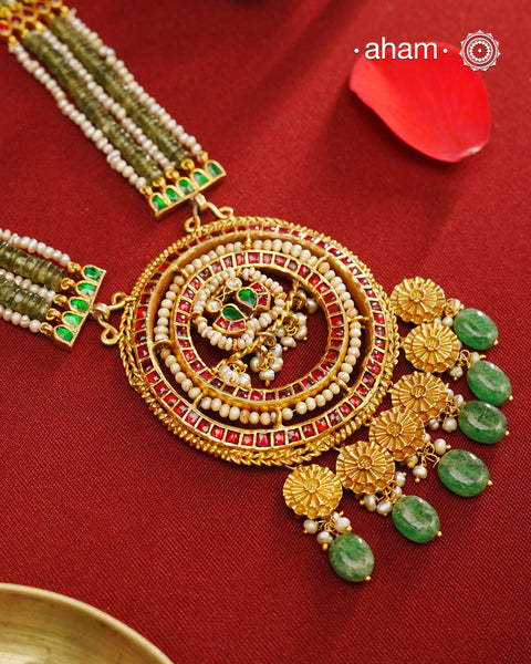 Exquisitely elegant, the heritage collection features traditional motifs and intricate kundan jadau work on gold-plated silver jewellery, a reflection of the rich culture of India. This collection is perfect for brides and bridesmaids.