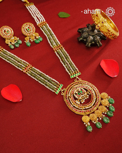 Exquisitely elegant, the heritage collection features traditional motifs and intricate kundan jadau work on gold-plated silver jewellery, a reflection of the rich culture of India. This collection is perfect for brides and bridesmaids.