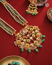 Exquisitely elegant, the heritage collection features traditional motifs and intricate kundan jadau work on gold-plated silver jewellery, a reflection of the rich culture of India. This collection is perfect for brides and bridesmaids.