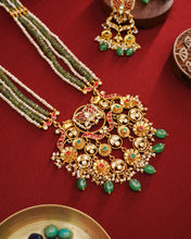 Exquisitely elegant, the heritage collection features traditional motifs and intricate kundan jadau work on gold-plated silver jewellery, a reflection of the rich culture of India. This collection is perfect for brides and bridesmaids.