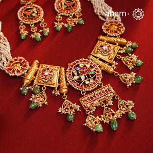 Exquisitely elegant, the heritage collection features traditional motifs and intricate kundan jadau work on gold-plated 92.5 silver jewellery, a reflection of the rich culture of India. This collection is perfect for brides and bridesmaids.